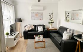 Annie'S Apartment